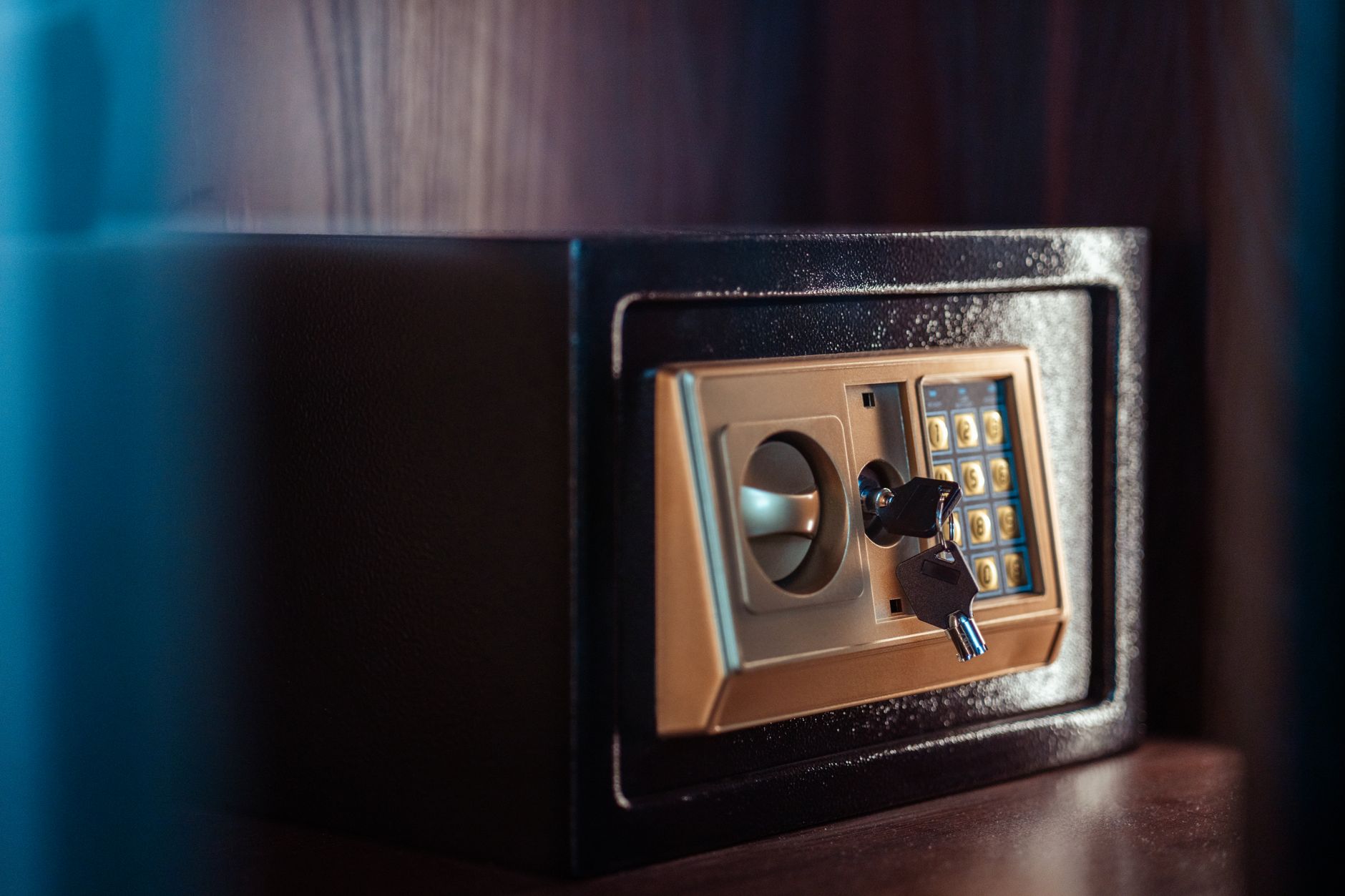 secure electronic safe with key and keypad